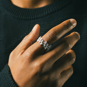 Iced Monogram Ring Argenté